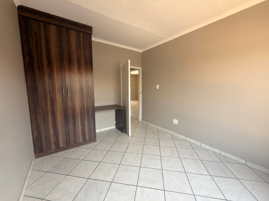To Let 3 Bedroom Property for Rent in Gateway Manor North West